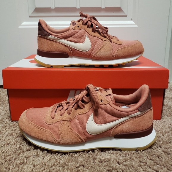 nike wmns internationalist rose gold nike wmns internationalist rose gold